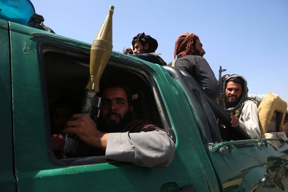 Kämpfer der Taliban in Kabul: Erst als sie die Hauptstadt umstellt hatten, begriff der 21-Jährige in welcher Gefahr er sich befand.