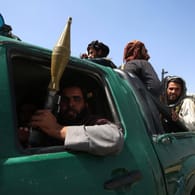 Kämpfer der Taliban in Kabul: Erst als sie die Hauptstadt umstellt hatten, begriff der 21-Jährige in welcher Gefahr er sich befand.