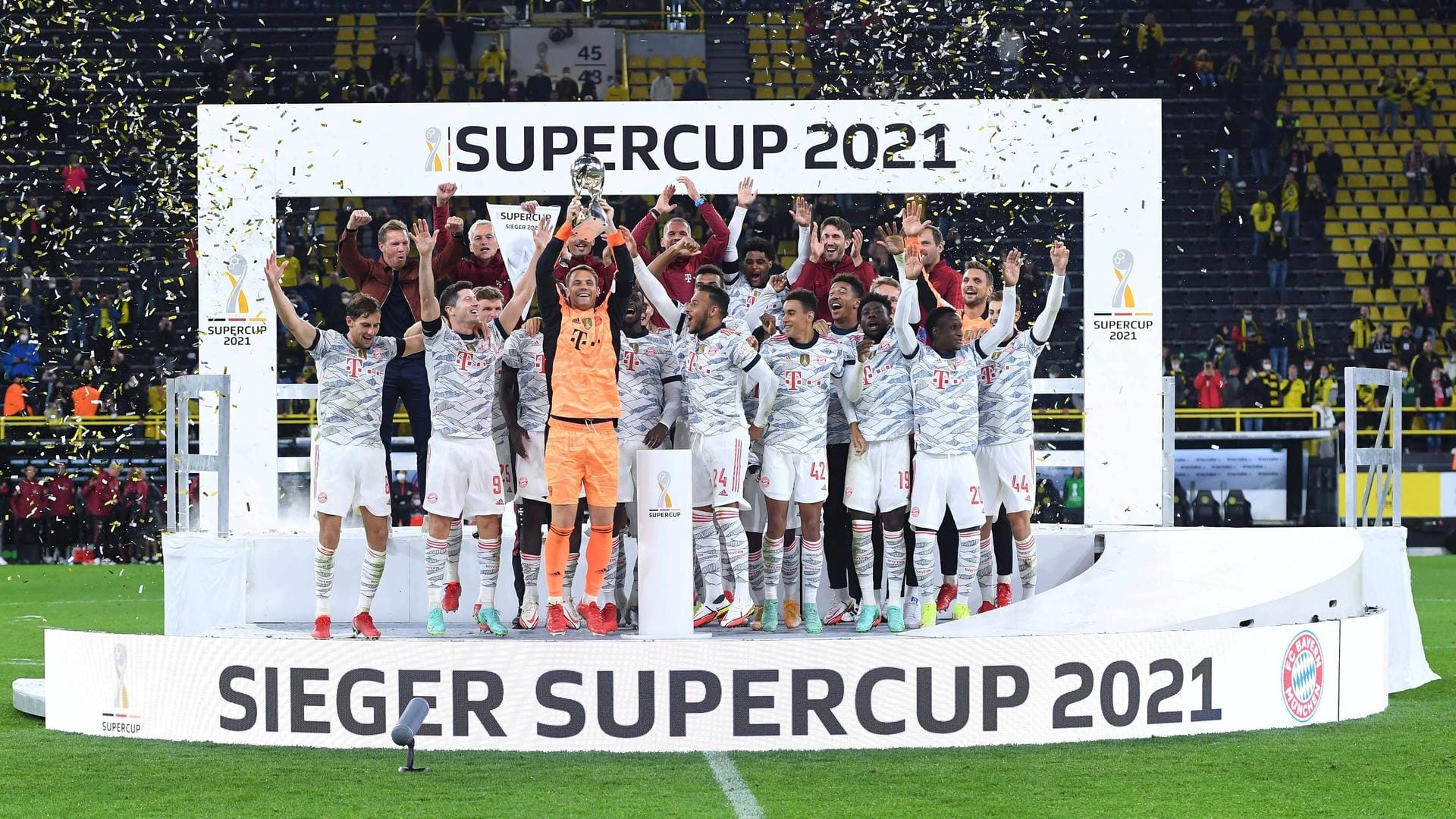 Erster Titel der Saison: Der FC Bayern holt den Supercup gegen Erzrivalen BVB. Zwei Superstars überragen – nur einer fällt ab. Die Einzelkritik.