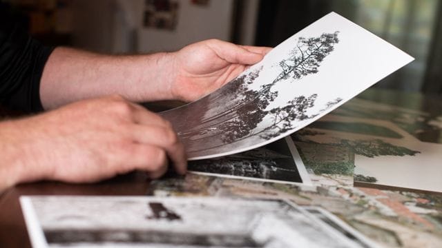 Gedruckt auf Papier statt digital auf dem Rechner entfalten Fotos noch einmal eine ganz andere Wirkung. Gedruckt auf Papier statt digital auf dem Rechner entfalten Fotos noch einmal eine ganz andere Wirkung.