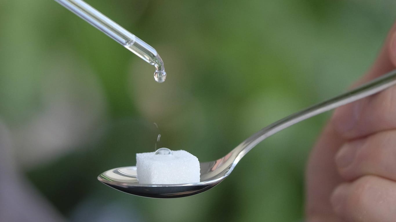 Polio-Schluckimpfung: In seltenen Fällen kann die Impfung zu einem Virusausbruch führen. (Symbolbild)