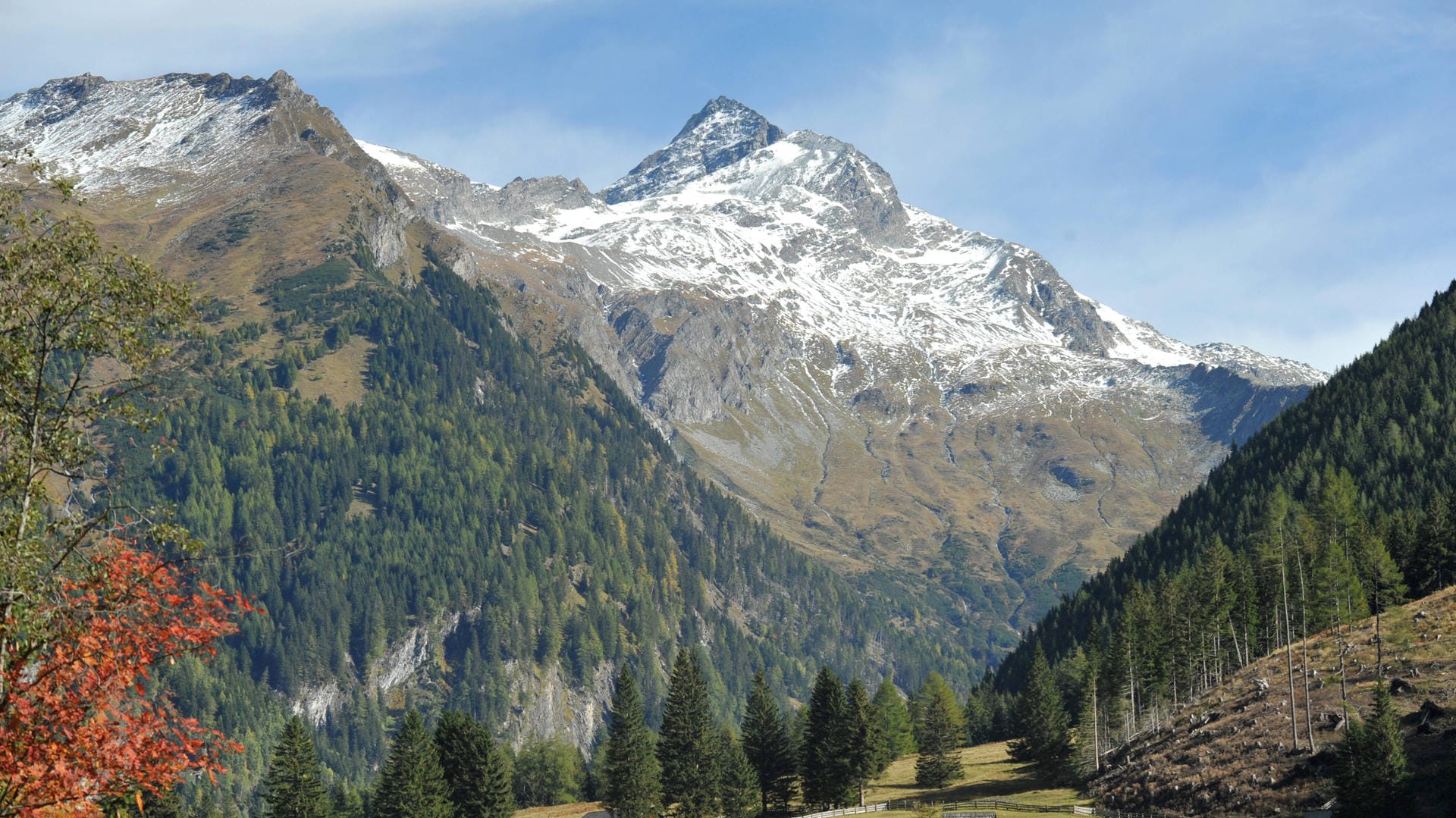 Die österreichischen Alpen in Kärnten: Ein junger Bayer stürzte hier 150 Meter in den Tod. Die österreichischen Alpen in Kärnten: Ein junger Bayer stürzte hier 150 Meter in den Tod.