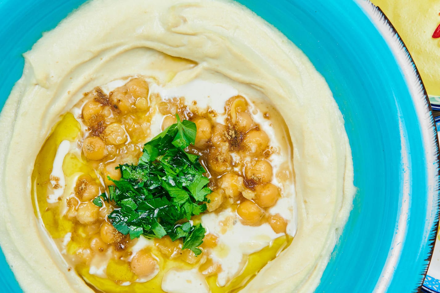 Hummus: Damit die Kichererbsen-Paste wirklich schmeckt, muss sie schön cremig sein.