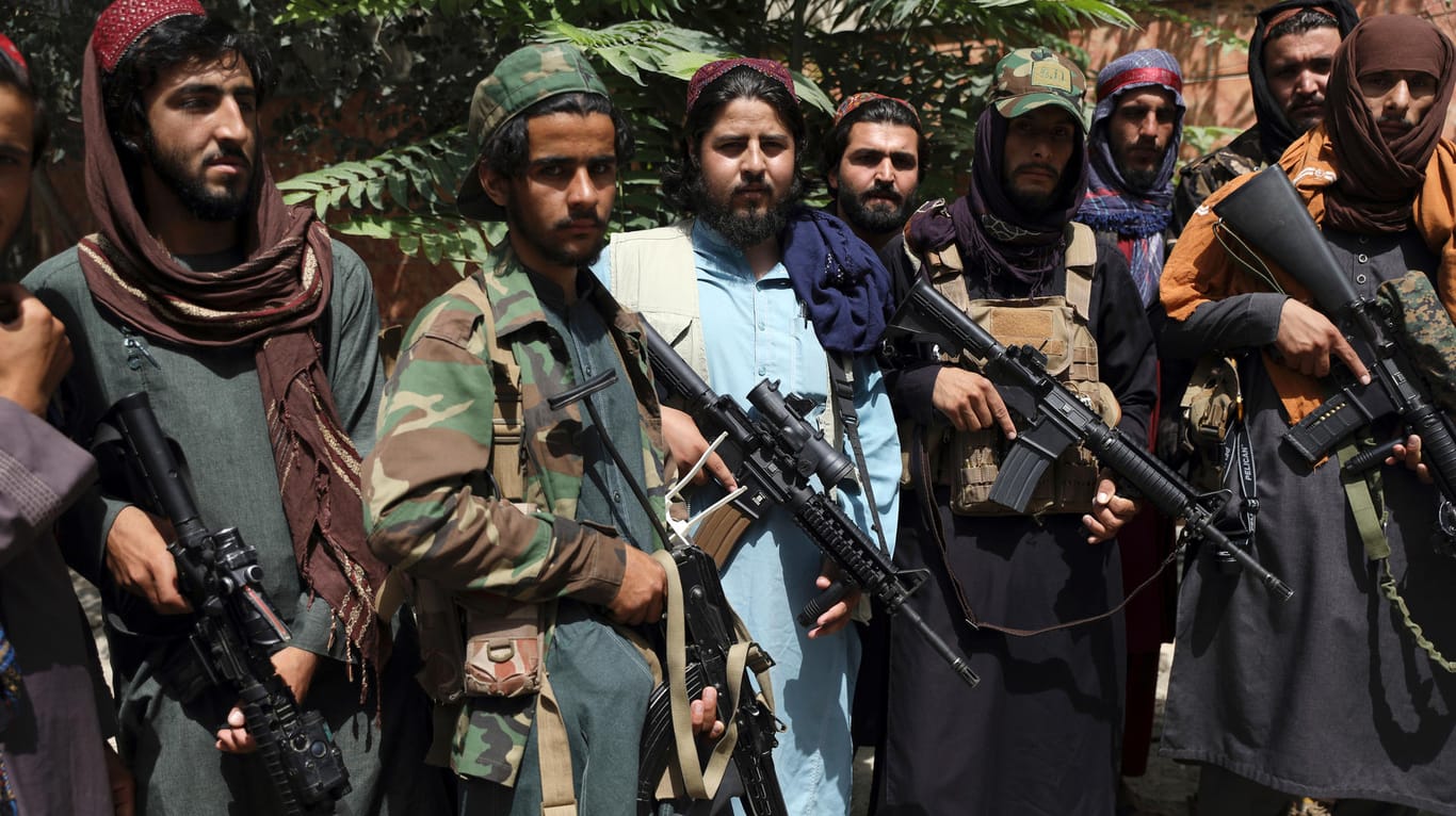 Talibankämpfer in Kabul: Die Islamisten beherrschen wieder fast ganz Afghanistan.
