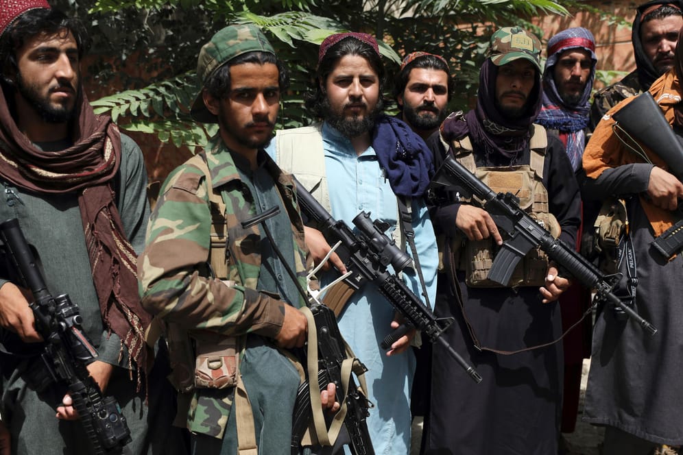 Talibankämpfer in Kabul: Die Islamisten beherrschen wieder fast ganz Afghanistan.