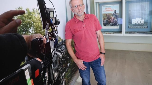 Kai Labrenz, Fotograf und Sammler aus Schleswig, in der Ausstellung "Urlaubsort - Tatort - Drehort! 100 Jahre Filmset Schleswig-Holstein". Kai Labrenz, Fotograf und Sammler aus Schleswig, in der Ausstellung "Urlaubsort - Tatort - Drehort! 100 Jahre Filmset Schleswig-Holstein".