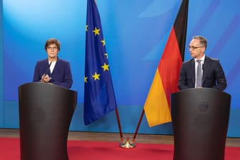 Bundesaußenminister Heiko Maas (SPD) und Bundesverteidigungsministerin Annegret Kramp-Karrenbauer (CDU): Die beiden Politiker stehen in der Kritik.