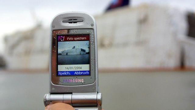 2004: Ein Samsung-Klapphandy mit Kamera.