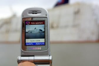 2004: Ein Samsung-Klapphandy mit Kamera.