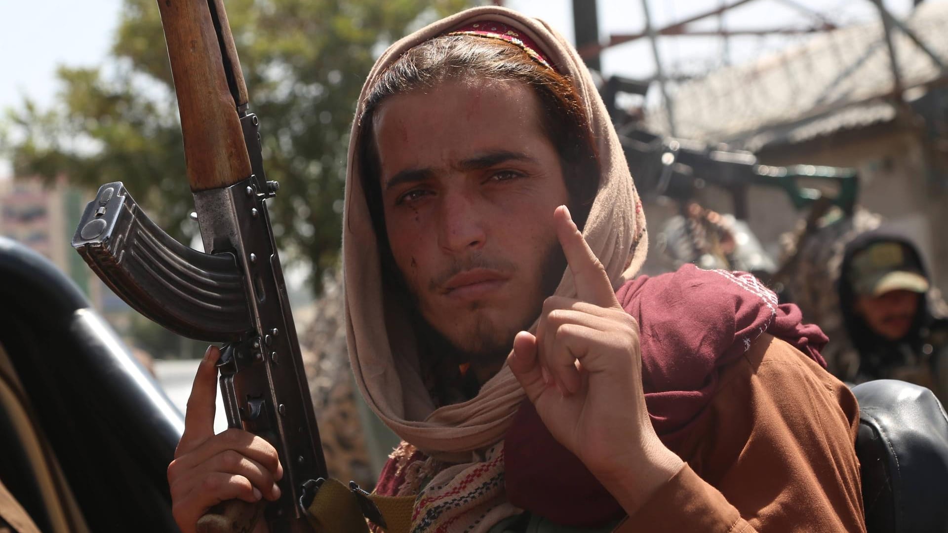 Ein Talibankämpfer auf den Straßen von Kabul: Menschen vor Ort berichten von zahlreichen Erschießungen.