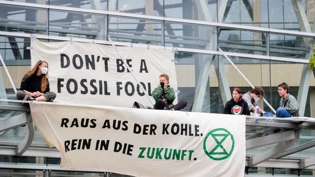 Blockade-Aktion vor der NRW-Landesvertretung Blockade-Aktion vor der NRW-Landesvertretung