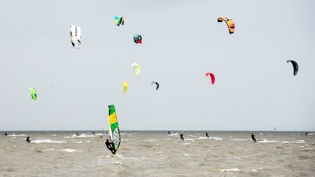 Kitesurfer
