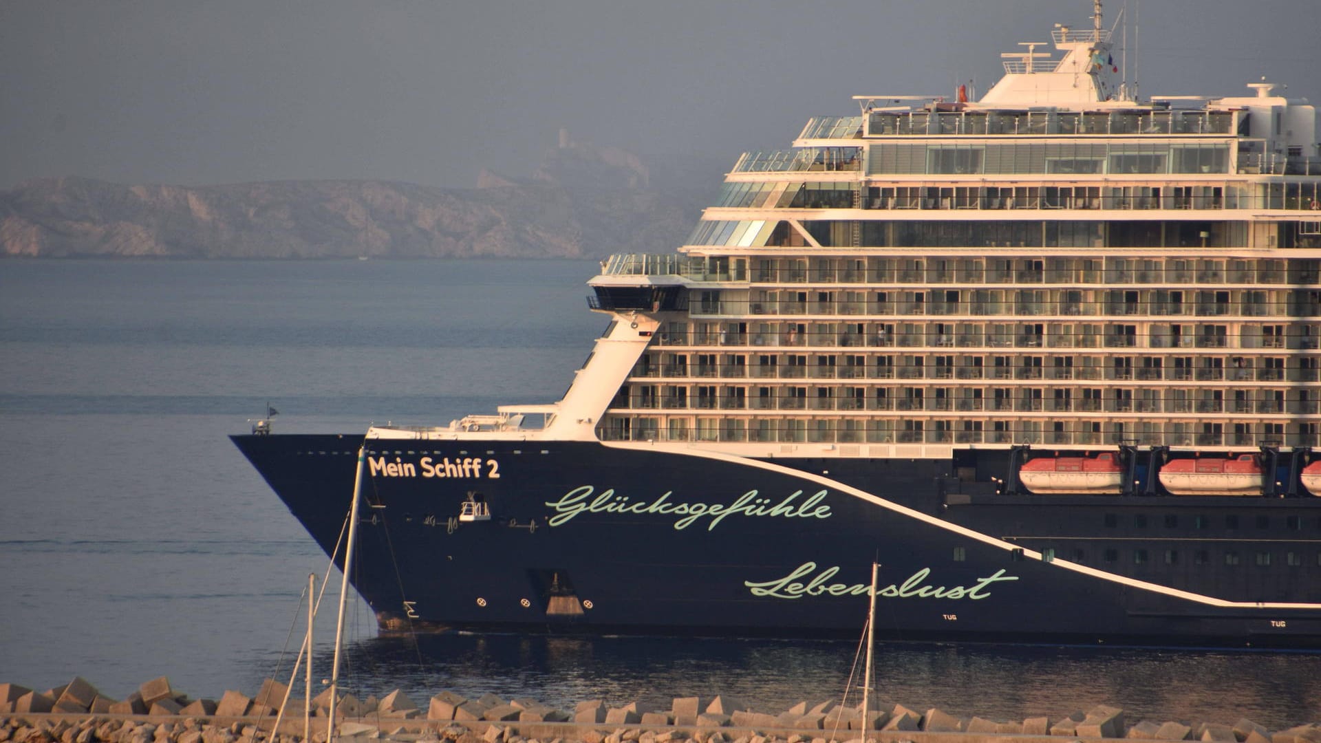 Mein Shiff 2: Auf dem Kreuzfahrtschiff hat es mehrere Corona-Fälle gegeben.