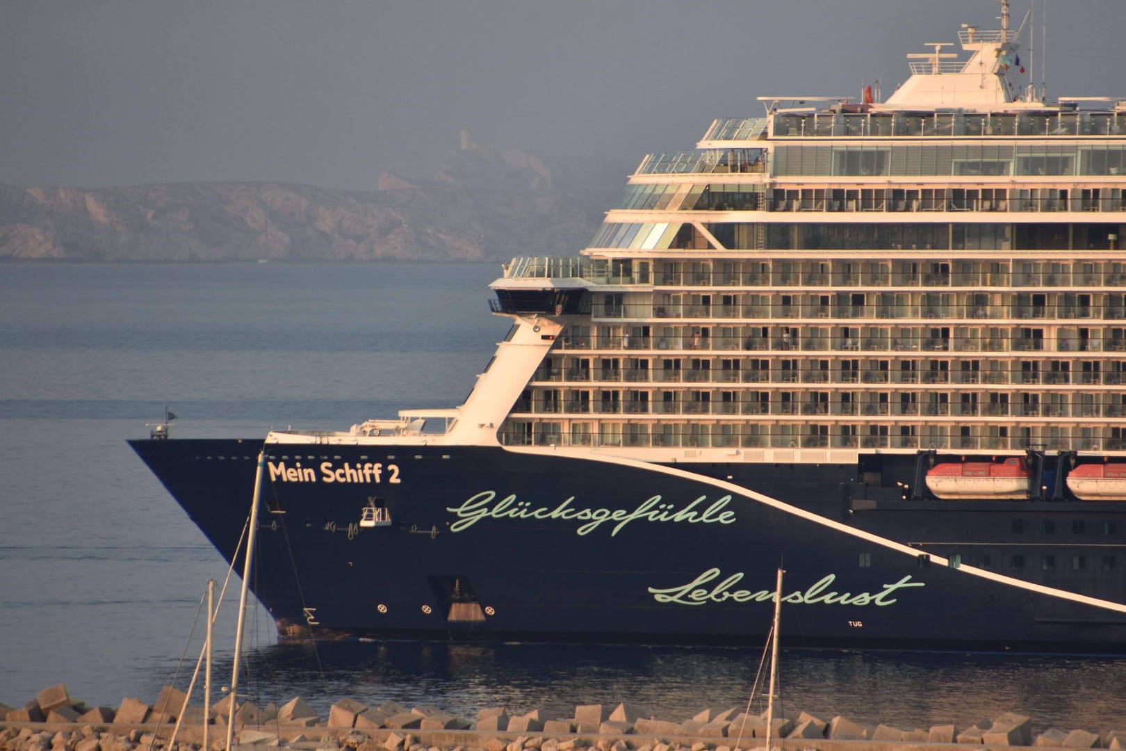 Mein Shiff 2: Auf dem Kreuzfahrtschiff hat es mehrere Corona-Fälle gegeben.