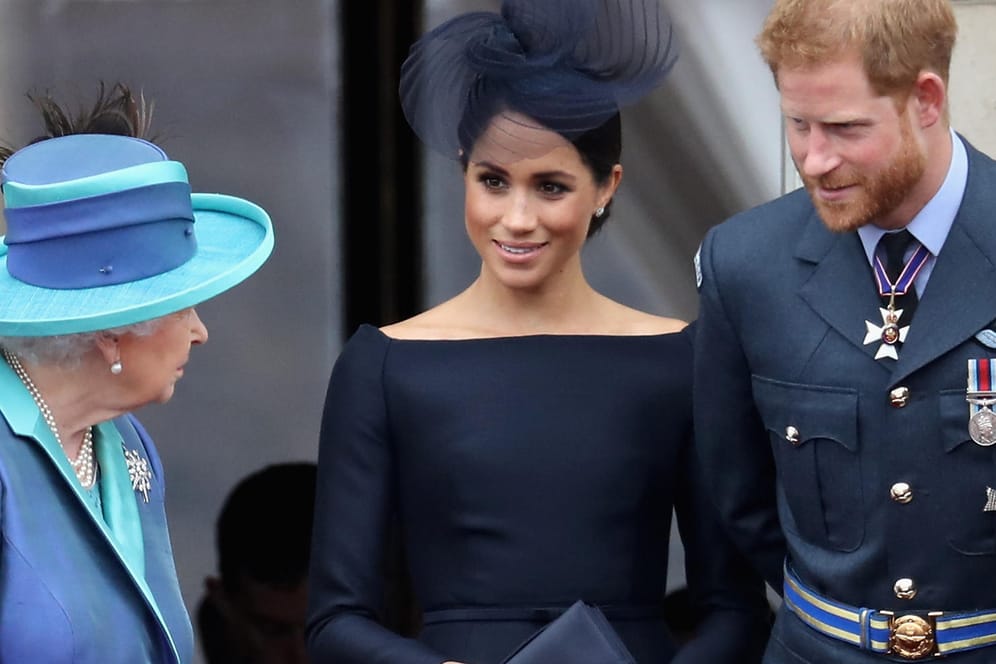 Queen Elizabeth 2018 mit Meghan und Harry: Das Ehepaar soll angeblich enttäuscht sein von der Monarchin.