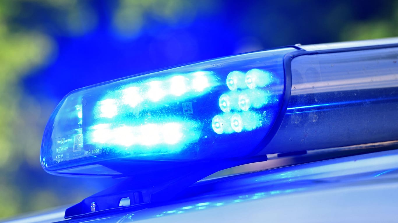 Polizei-Blaulicht: Bei einer Verkehrskontrolle in Celle ist eine Frau mit 4,3 Promille gestoppt worden.