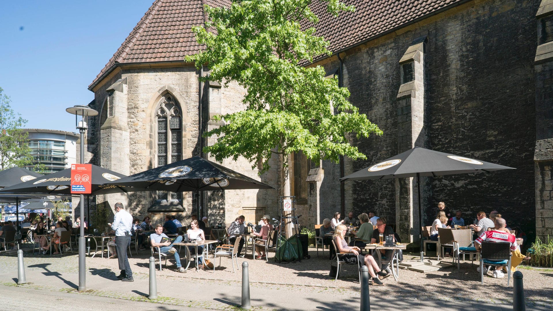 Die Altstadt in Bielefeld: Am Donnerstag erst hatte die Stadt Bielefeld bereits vor der erneut starken Zunahme der Corona-Fälle gewarnt. Die Altstadt in Bielefeld: Am Donnerstag erst hatte die Stadt Bielefeld bereits vor der erneut starken Zunahme der Corona-Fälle gewarnt.