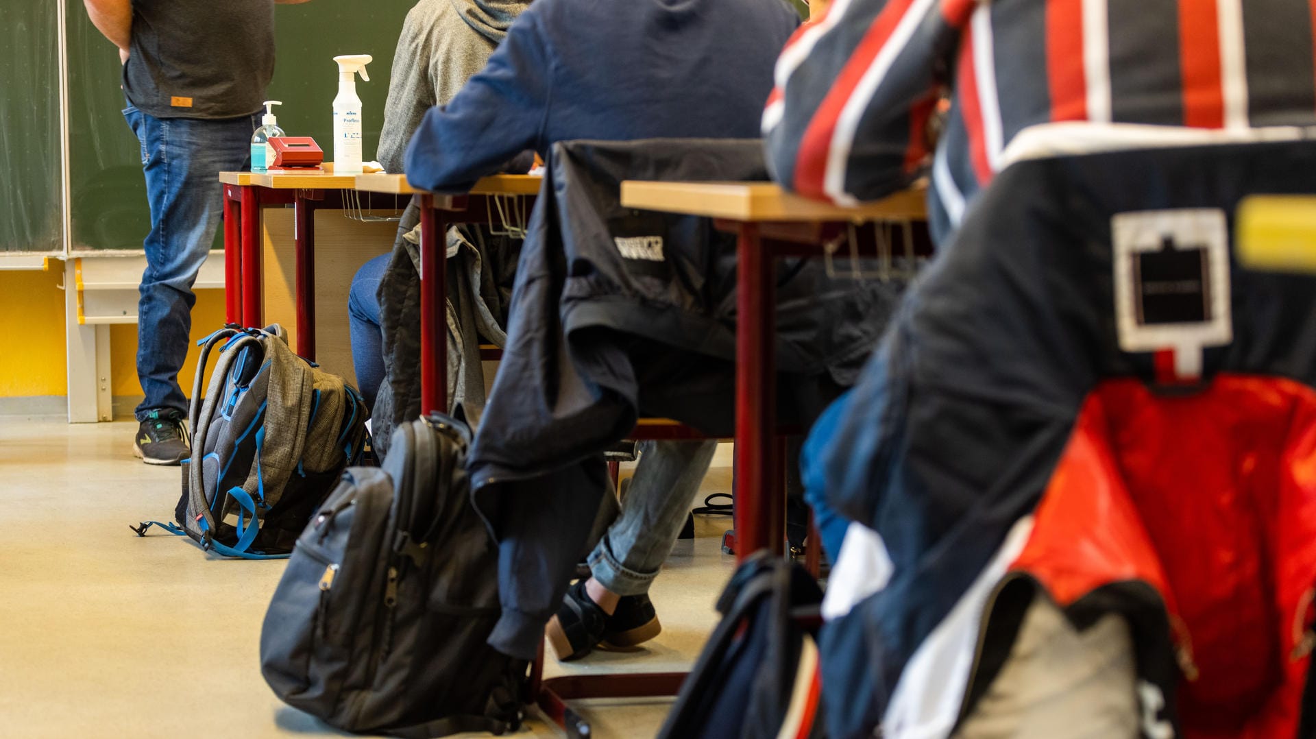 Zurück in die Schule: Welchen Sitznachbarn sich Kinder aussuchen, kann ihre Noten beeinflussen. Lässt sich dieser Effekt positiv nutzen?