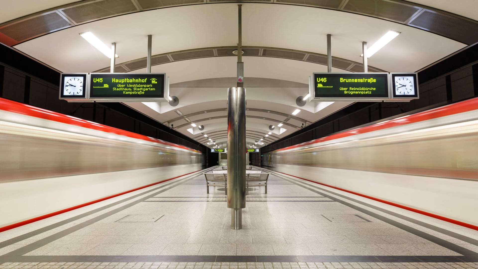 Ein U-Bahnhof in Dortmund (Symbolbild): In einer U-Bahn könnten die Jugendlichen ins Visier der Täter gekommen sein. Ein U-Bahnhof in Dortmund (Symbolbild): In einer U-Bahn könnten die Jugendlichen ins Visier der Täter gekommen sein.