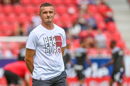 Regensburgs Trainer Mersad Selimbegovic versucht, die Euphorie zu bremsen.