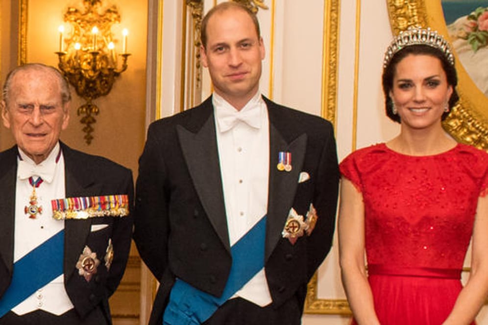 Prinz Philip mit Prinz William und Herzogin Kate: Die beiden letzteren sind noch immer in Trauer um den Herzog von Edinburgh.