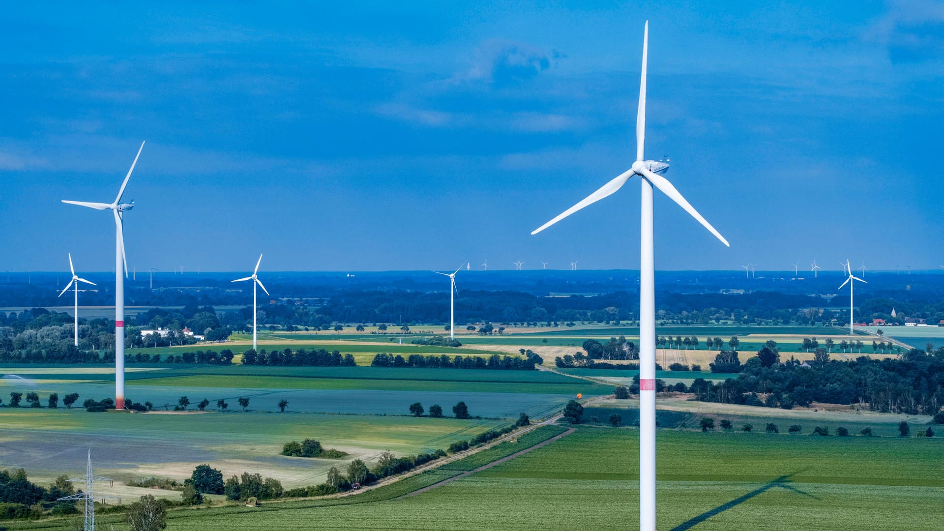 Windräder in Niedersachsen: Das Bundesumweltministerium bezeichnet den Bericht als "veraltet" (Symbolbild). Windräder in Niedersachsen: Das Bundesumweltministerium bezeichnet den Bericht als "veraltet" (Symbolbild).