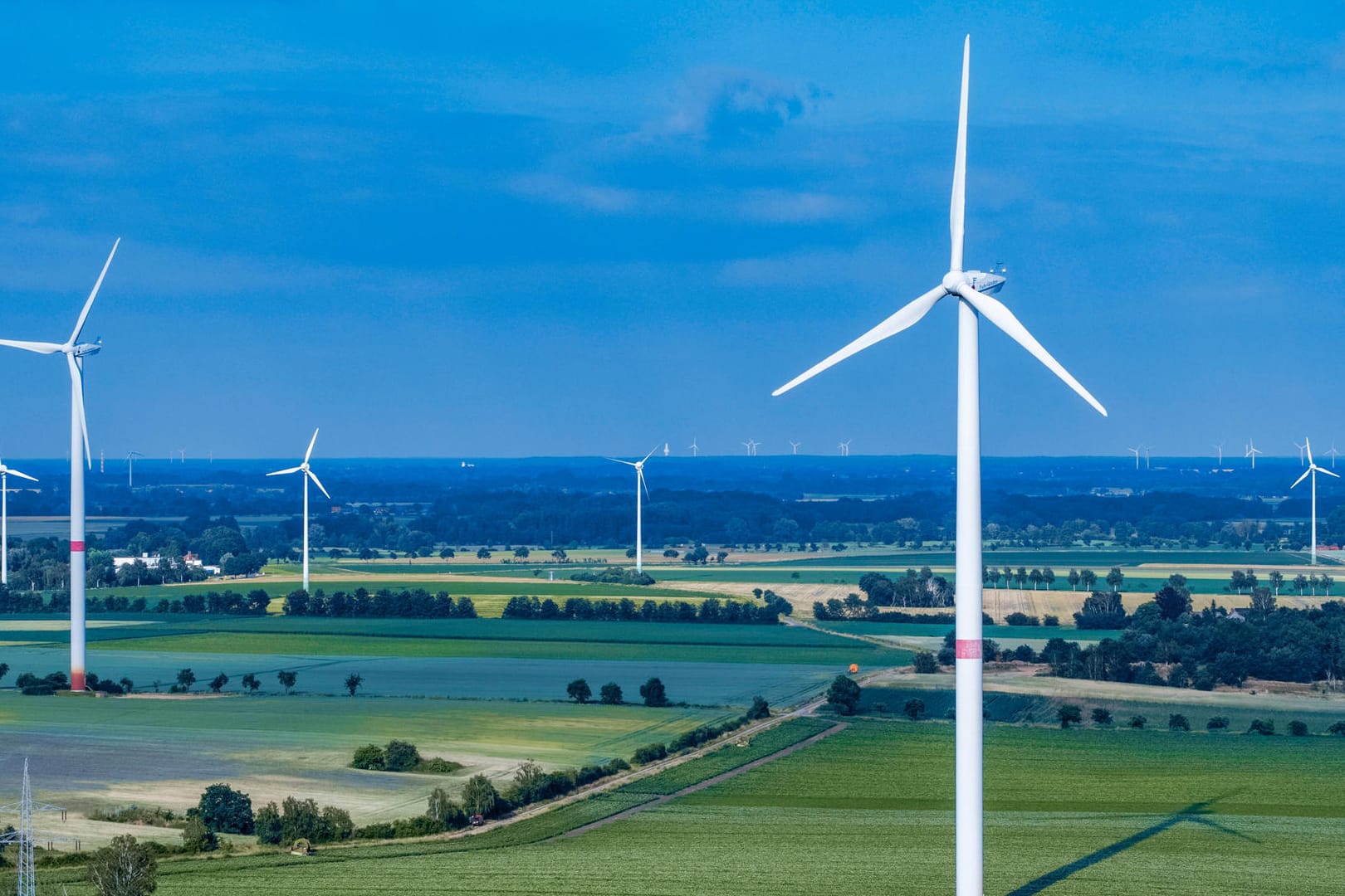 Windräder in Niedersachsen: Das Bundesumweltministerium bezeichnet den Bericht als "veraltet" (Symbolbild).