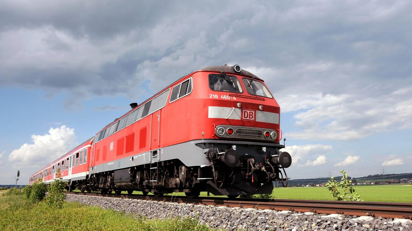 Nahverkehrszug bei Heimertingen (Symbolbild): Ein 13-Jähriger wurde im Landkreis Unterallgäu vom Zug erfasst.