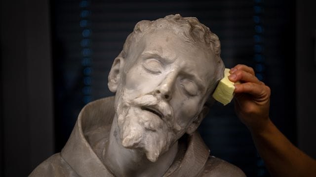 Restaurierung einer Marmorskulptur Restaurierung einer Marmorskulptur