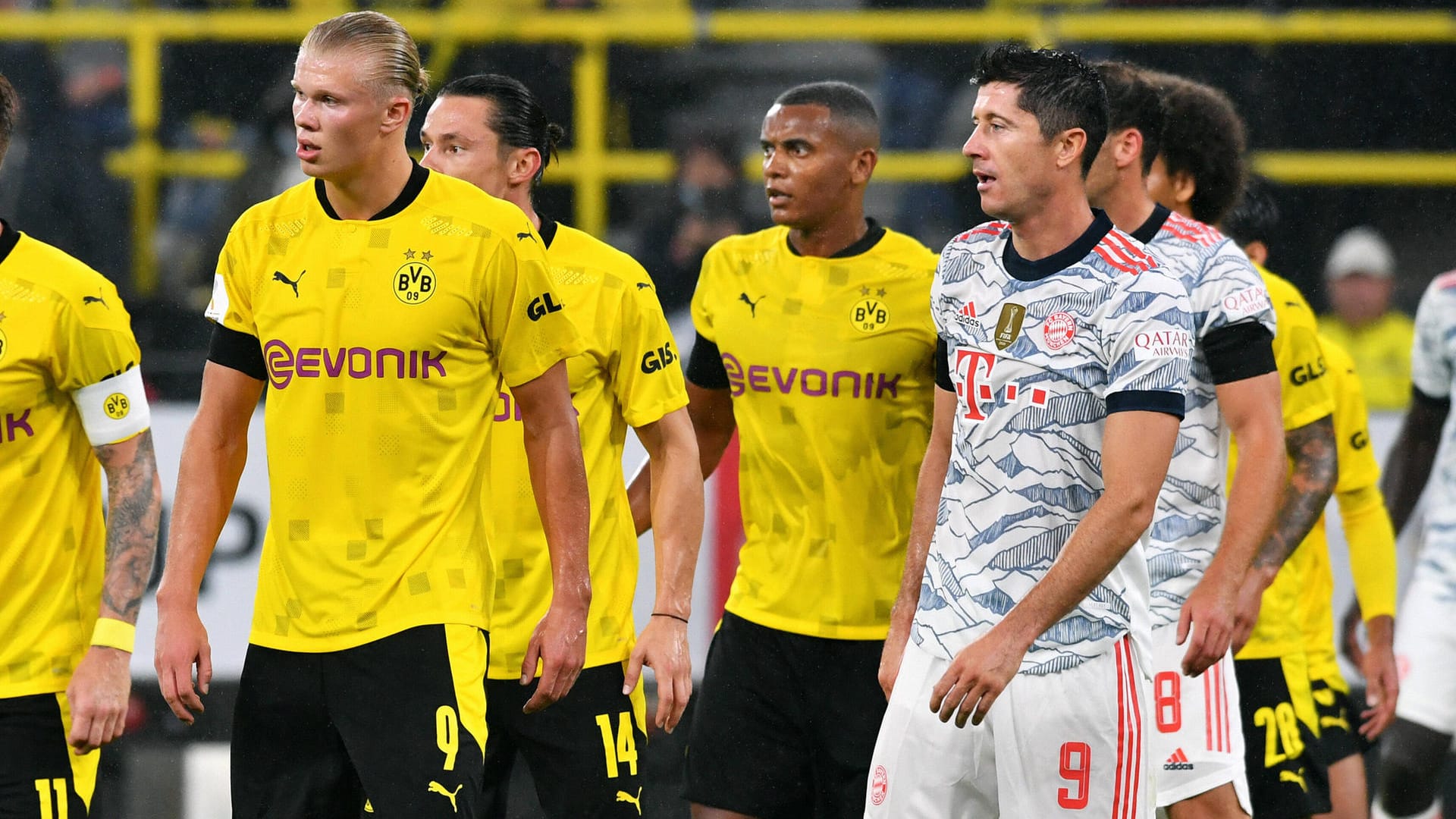 Um diese zwei Superstürmer halten sich einige Gerüchte: Erling Haaland (l.) und Lewandowski.