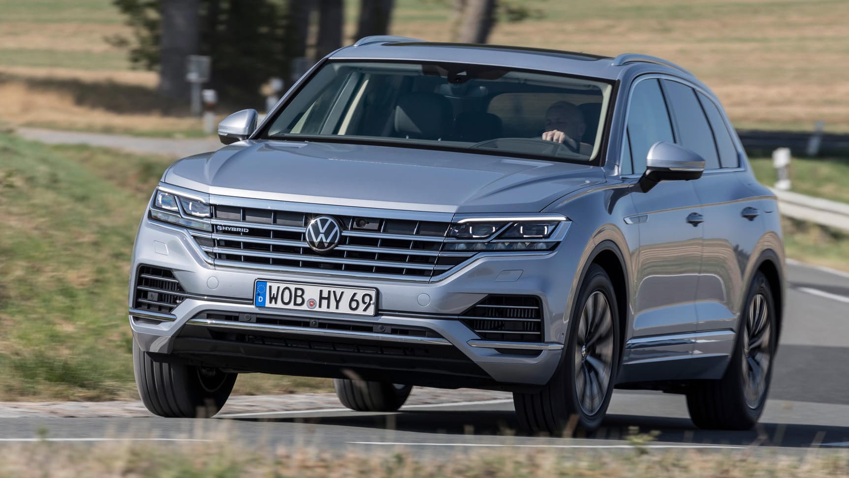 VW Touareg: Die Plug-in-Variante fährt nur knapp 50 Kilometer weit rein elektrisch. Deshalb soll sie künftig von der staatlichen Förderung ausgeschlossen werden.