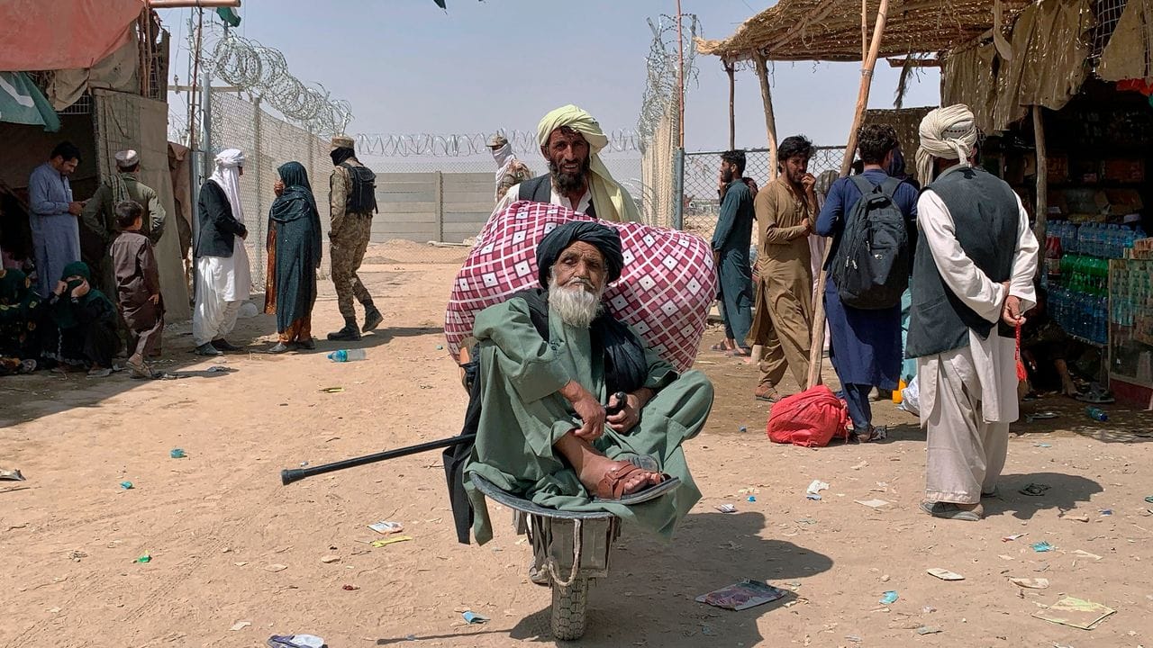 Grenzverkehr zwischen Afghanistan und Pakistan am Übergang in Chaman. Grenzverkehr zwischen Afghanistan und Pakistan am Übergang in Chaman.