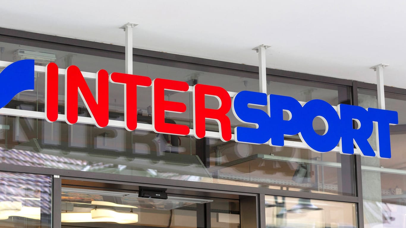Intersport-Sportartikelshop: Der Geschäftsführer des Unternehmens klagt über steigende Lieferkosten.