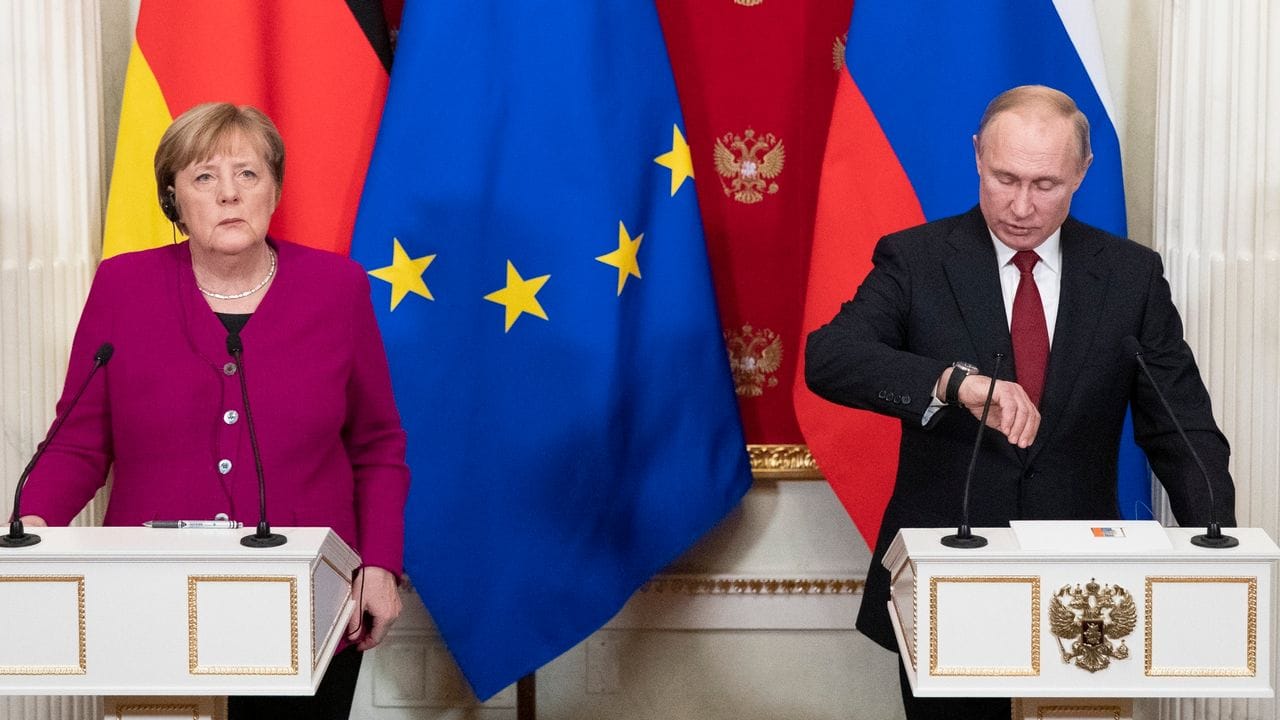 Bundeskanzlerin Angela Merkel und Russlands Präsident Wladimir Putin bei einer Pressekonferenz 2020. Bundeskanzlerin Angela Merkel und Russlands Präsident Wladimir Putin bei einer Pressekonferenz 2020.