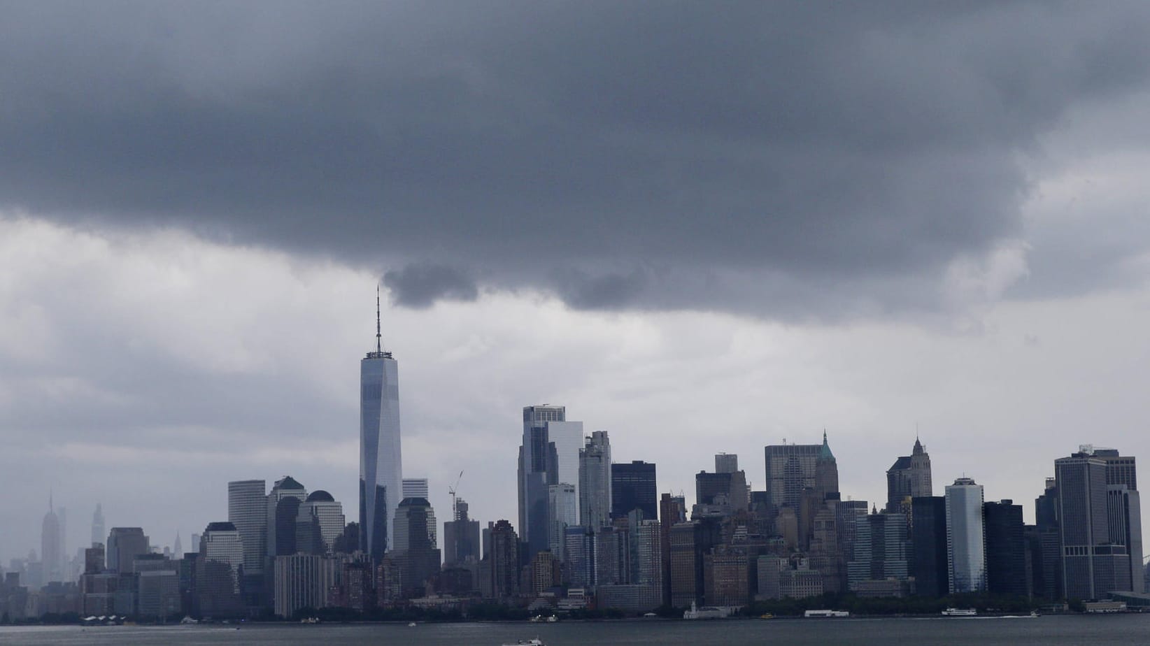 Dunkle Wolken über New York (Archivbild). Der Sturm Henri könnte auch die amerikanische Metropole treffen.