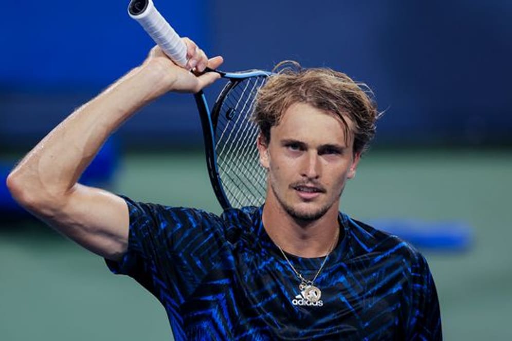 Alexander Zverev bedankt sich bei den Fans nach seinem Sieg gegen den Norweger Casper Ruud.