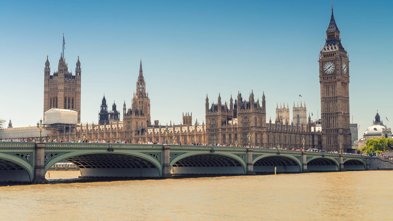 Blick auf das Londoner Parlament: Die Organisation "the3million" wirft der britischen Regierung mangelhaftes Datenmanagement und eine unangebrachte Art der Kommunikation vor.