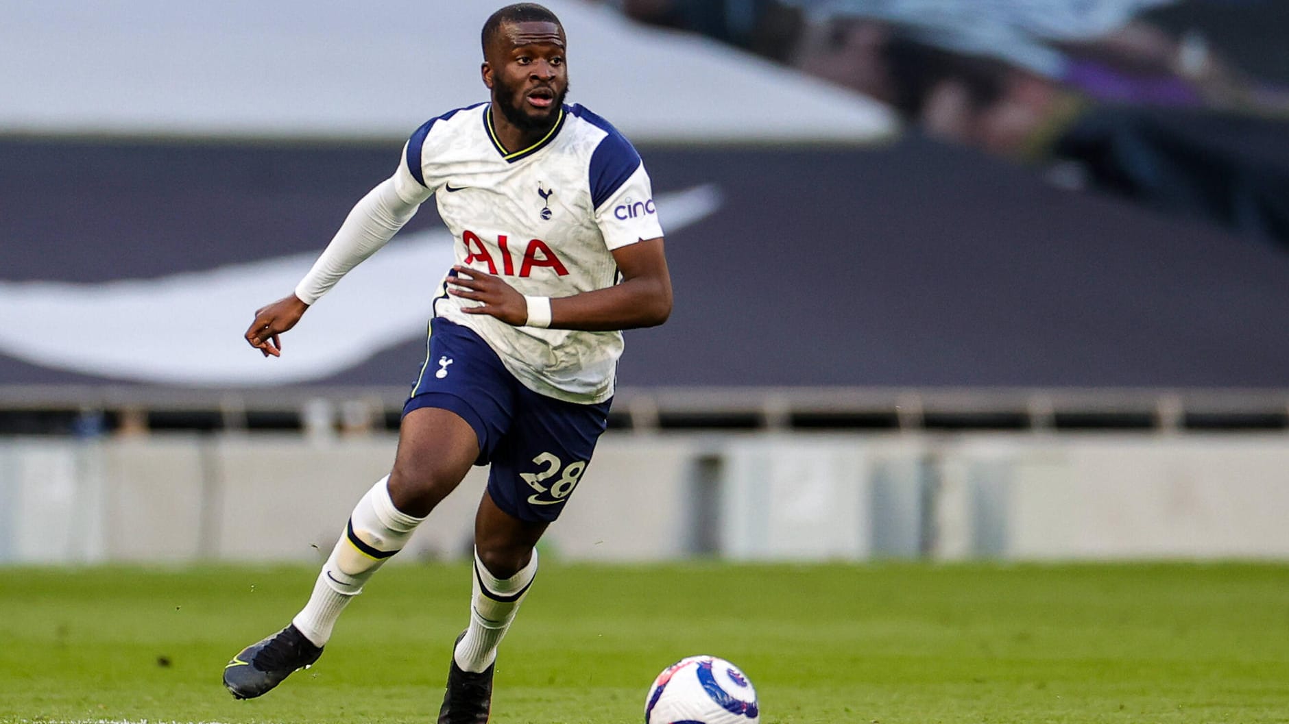 Bald im Trikot des FC Bayern? Tottenhams Tanguy Ndombele.