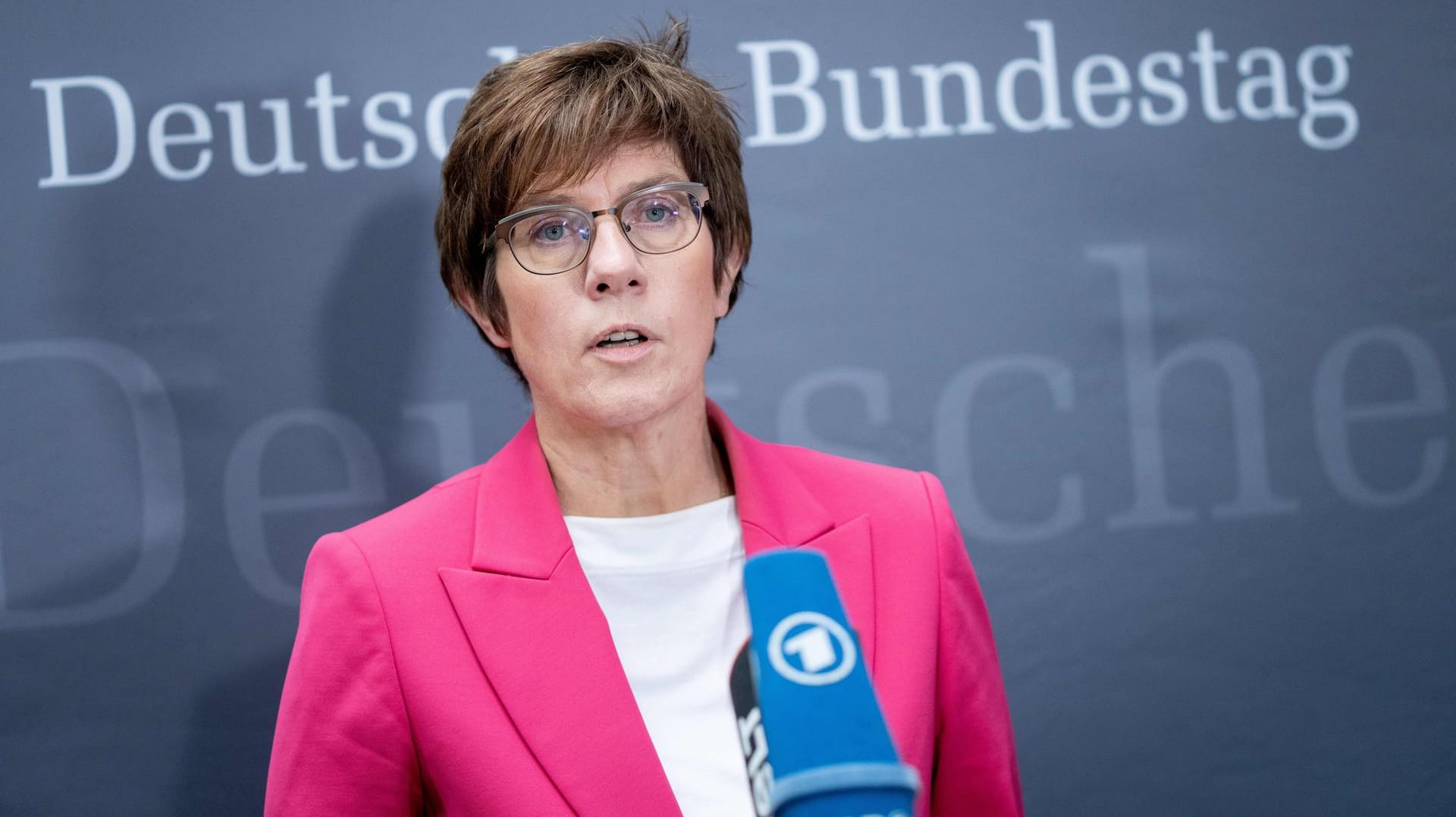 Annegret Kramp-Karrenbauer (CDU): In Afghanistan sei "das Worst-Case-Szenario deutlich früher als erwartet eingetreten".