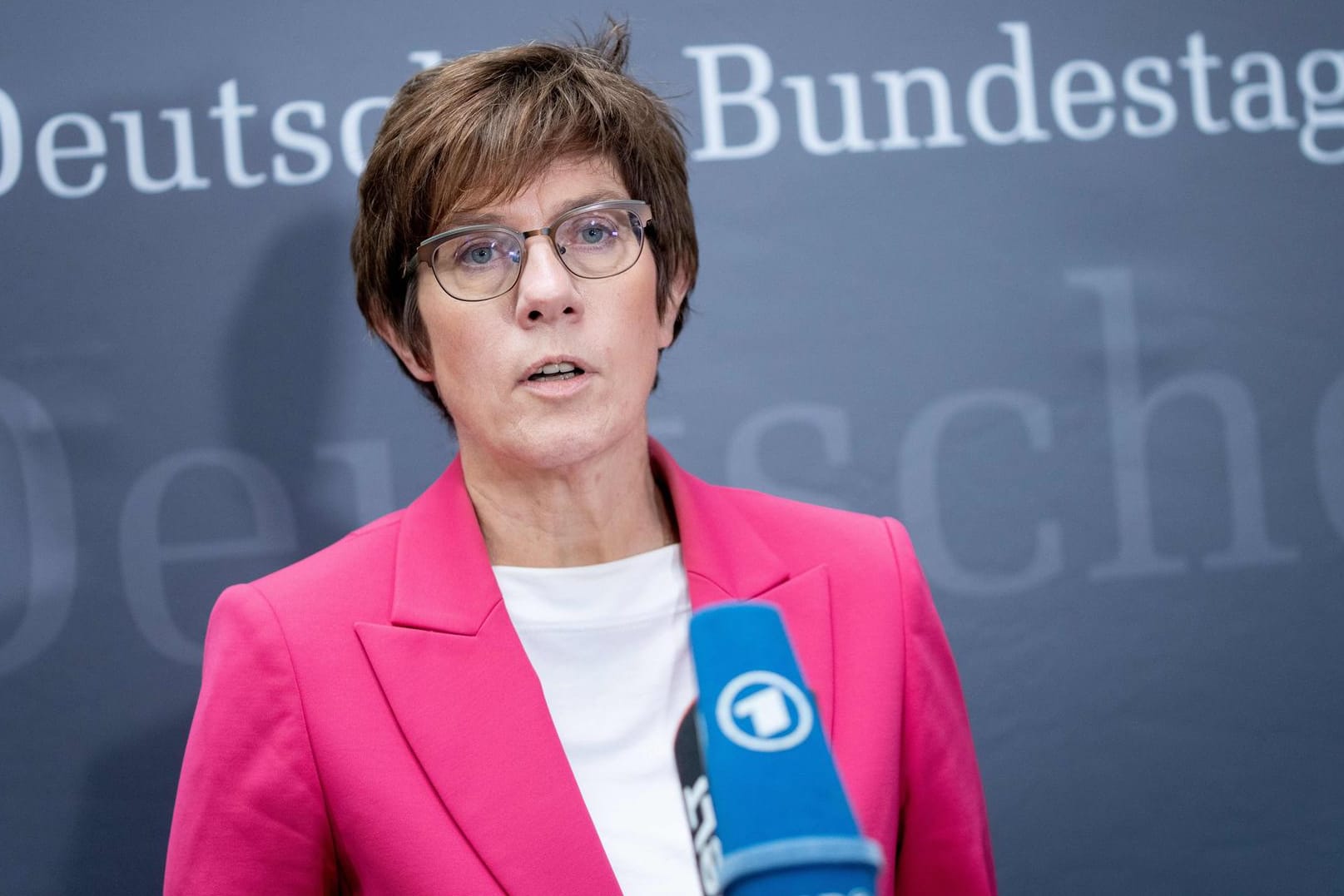 Annegret Kramp-Karrenbauer (CDU): In Afghanistan sei "das Worst-Case-Szenario deutlich früher als erwartet eingetreten".