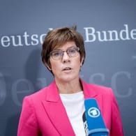 Annegret Kramp-Karrenbauer (CDU): In Afghanistan sei "das Worst-Case-Szenario deutlich früher als erwartet eingetreten".