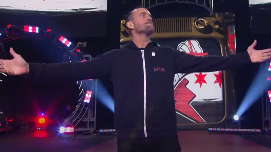 Umjubelt: CM Punk auf dem Weg zum Ring bei AEW Rampage in Chicago.