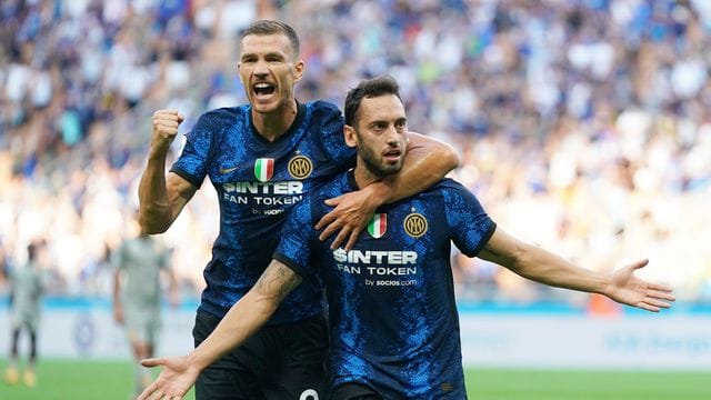 Die beiden Inter-Neuzugänge Edin Dzeko (l) und Hakan Calhanoglu feierten ein gelungenes Debüt.