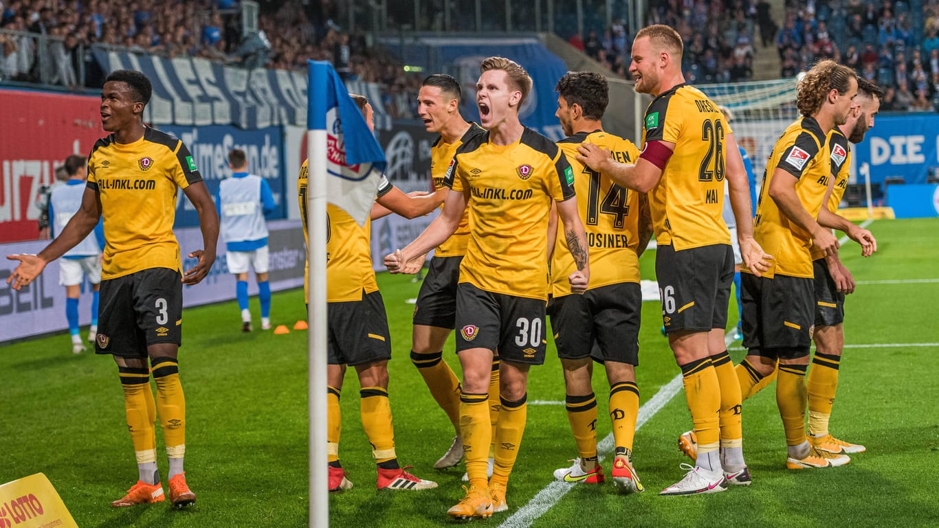 Pure Freude: Dresden klettert dank des Sieges in Rostock in der Tabelle nach oben.