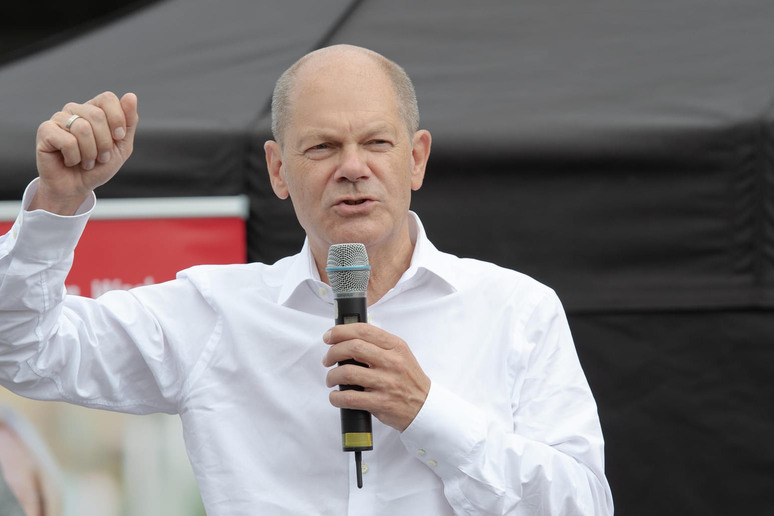 Olaf Scholz bei einem Wahlkampfauftritt in Brandenburg am Samstag. Der SPD-Spitzenkandidaten führt derzeit die Umfragen an.