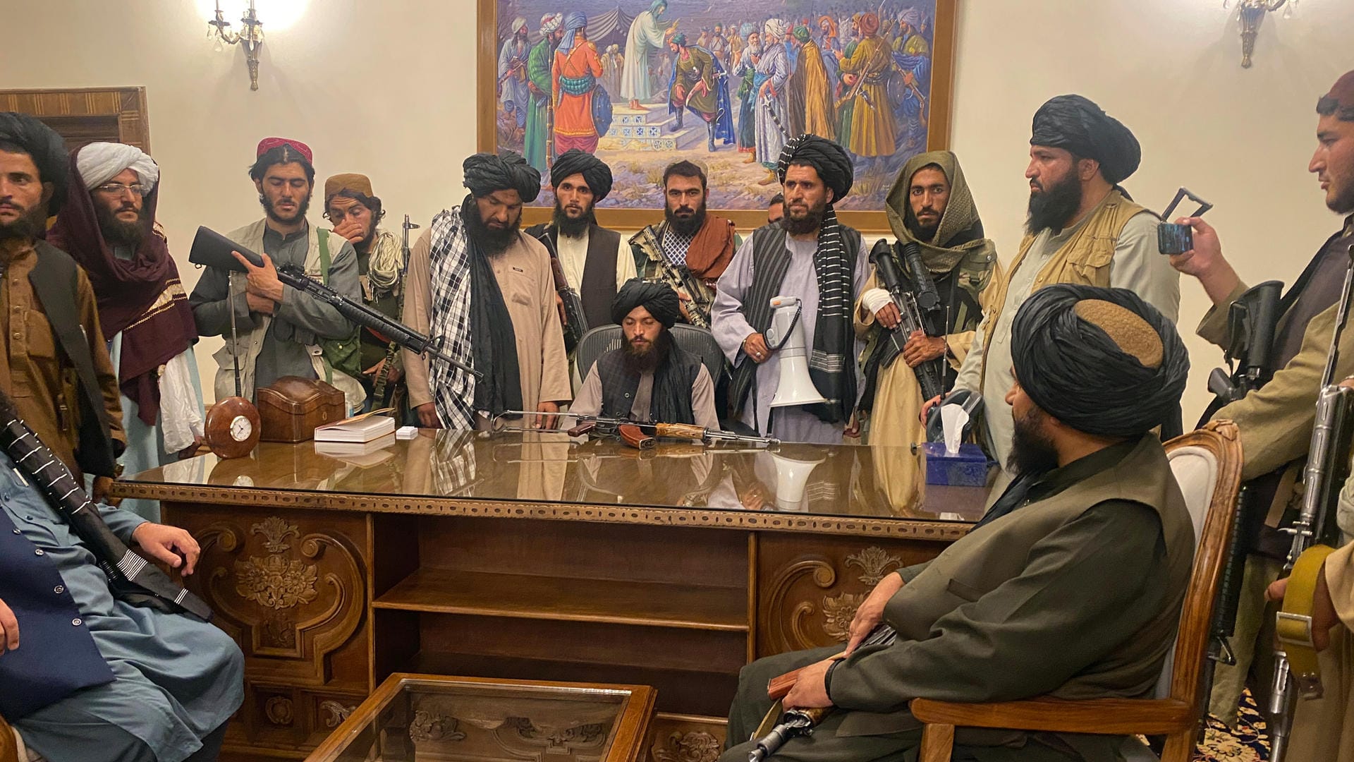 Präsidentenpalast in Kabul: Die Taliban zelebrieren ihren Sieg.