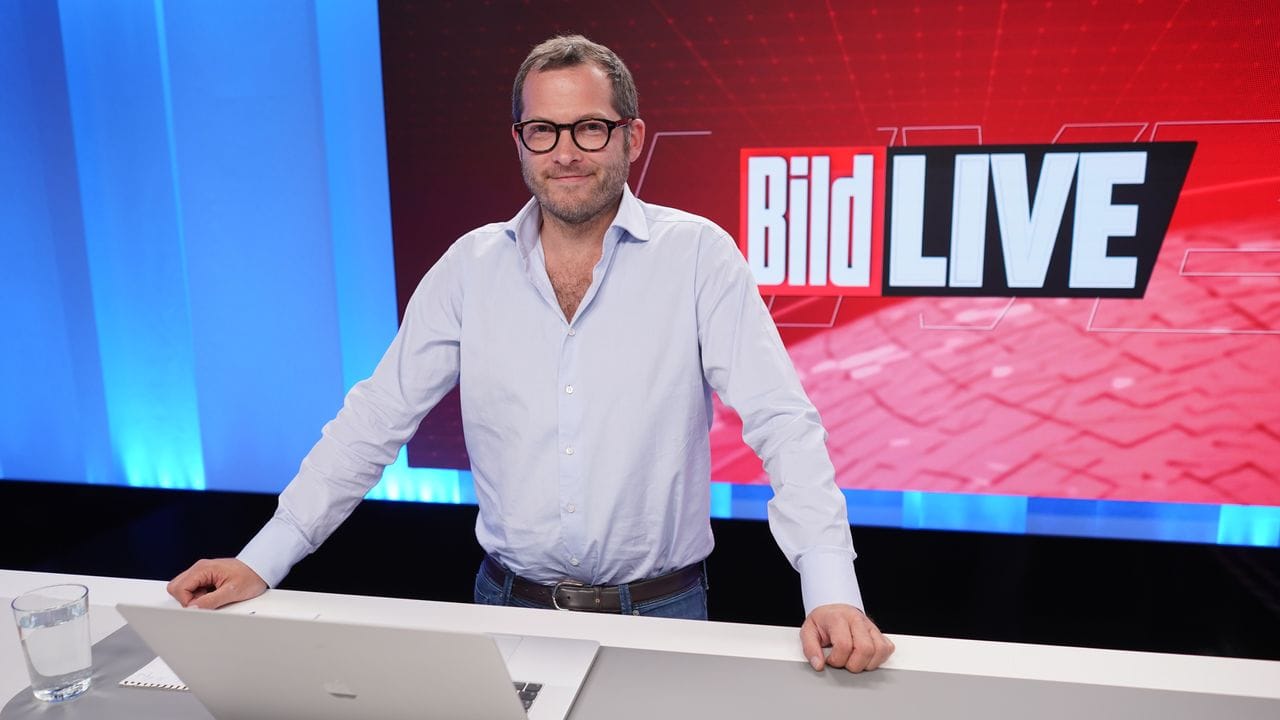Julian Reichelt, Chefredakteur "Bild", im Studio. Julian Reichelt, Chefredakteur "Bild", im Studio.