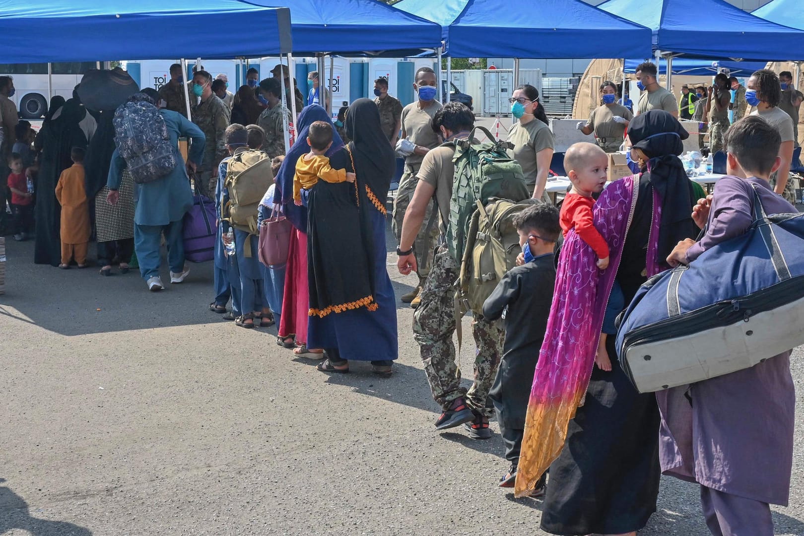 Ramstein in Rheinland-Pfalz: Afghanische Flüchtlinge, die aus Kabul evakuiert wurden, sollen auf der Air Base vorübergehend untergebracht werden.