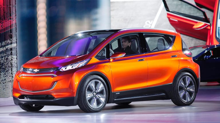Futuristisch (Produktbild): Das Chevrolet-Modell Bolt sollte GM bei E-Autos voranbringen – nun führt es zu einem großen Imageschaden.