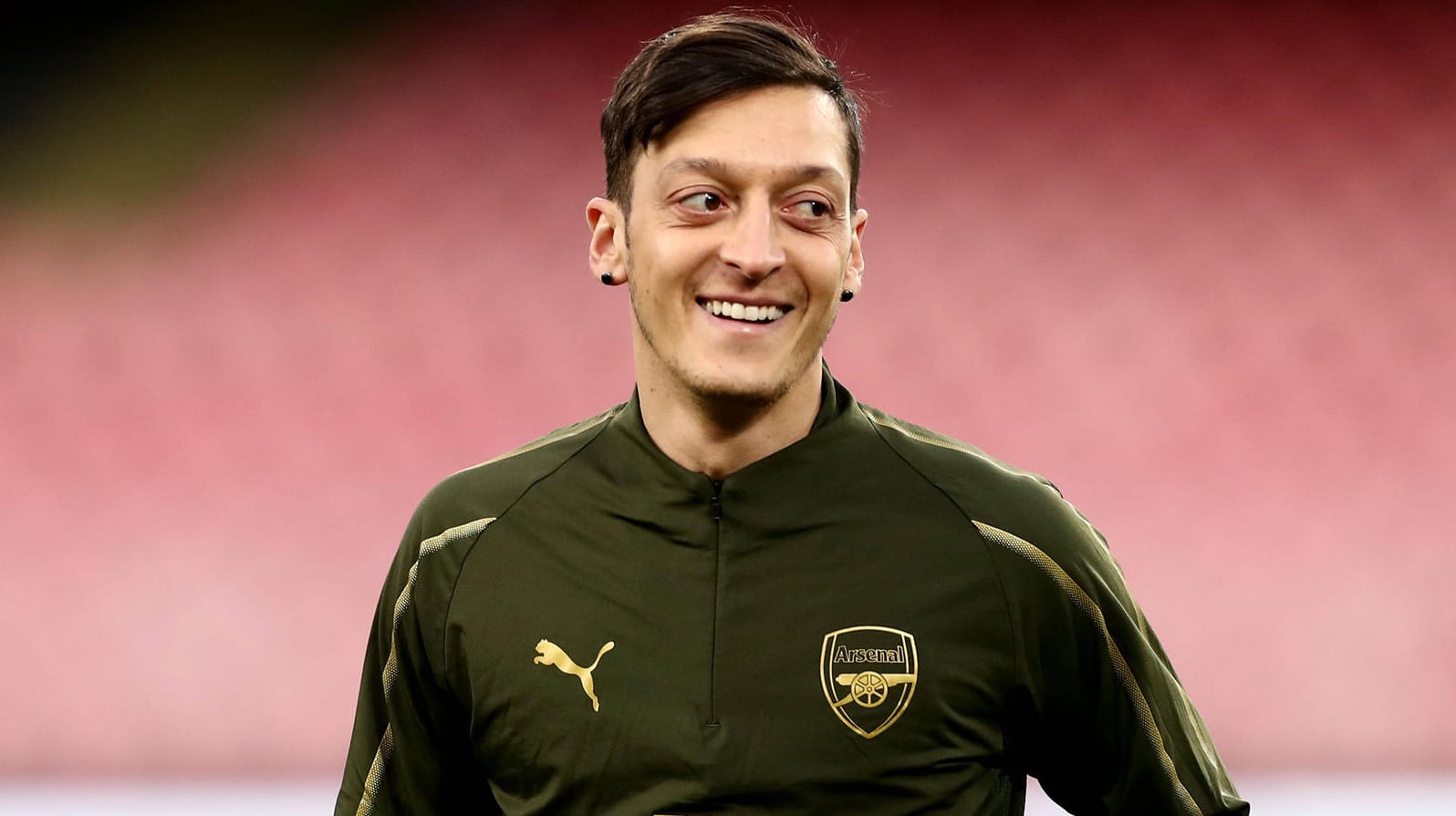 Mesut Özil: Der Fußballstar zeigt überraschend seine Tochter Eda.